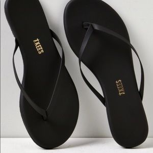 Brand new Tkees flip flops in No 37, black